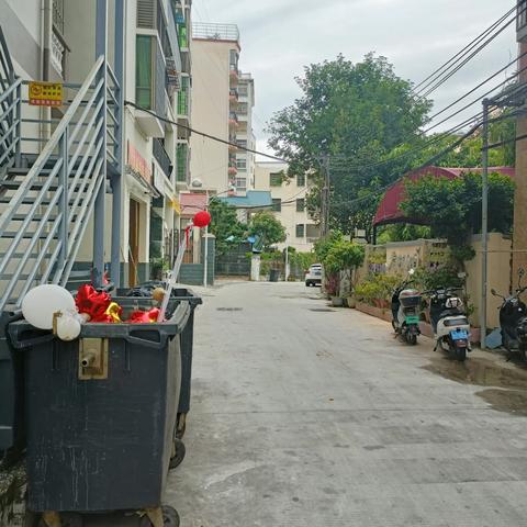 2023年9月10日区住建局前往在建凤凰片区雨污水风流、管线地下整治工程项目及三亚市天涯区回新社区环境综合整治项目现场督导施工单位落实开展爱卫检查整治活动