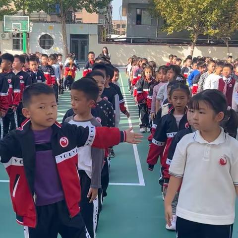 友谊大街小学一年级12班第一次课间操