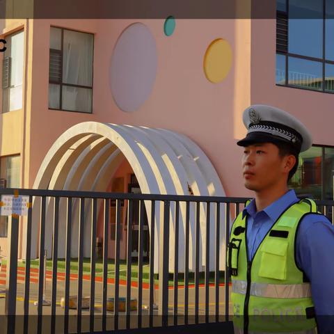 交警坚守护学岗，筑牢平安上学路——和龙市第二幼儿园校门口的最美“警色”