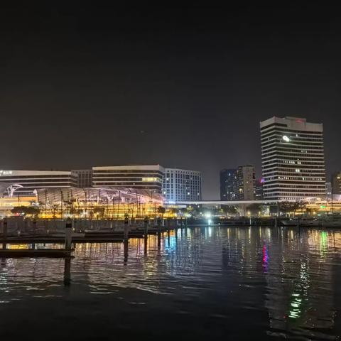 厦门五缘湾：夜色中的繁华与宁静