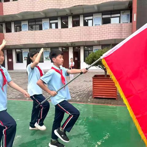 红领巾迎风扬 争做新时代好少年——鄢陵县人民路小学新队员入队仪式