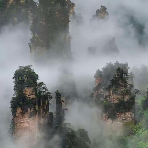 游张家界巍峨雄山，领大中华壮美胸怀