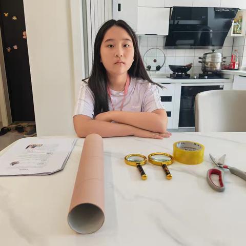 家庭科学实验——自制望远镜 六（1）班 张嘉芮