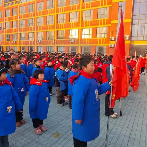 迎接新曙光，童心创未来——通许博达外国语学校（邸阁校区）喜迎元旦主题升旗仪式