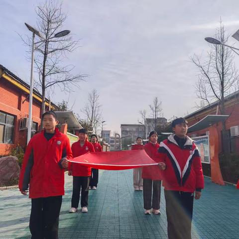 筑牢冬季安全线 平安快乐满校园｜通许博达外国语学校（邸阁校区）举行“冬季安全教育”主题升旗仪式