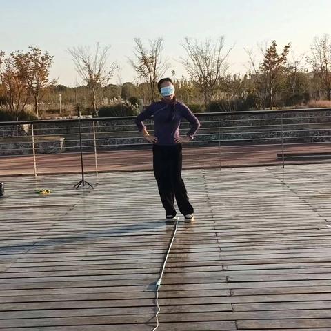足尖踏四方，银龄俏木兰 中国舞八班班长杨东红写稿