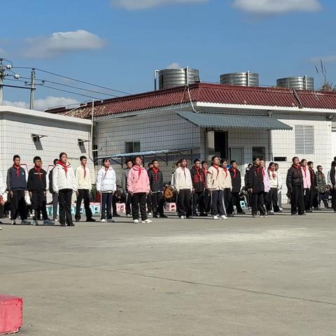 探索铺就成长路，足迹镌刻少年光。－－记福州第十五中学社会实践活动