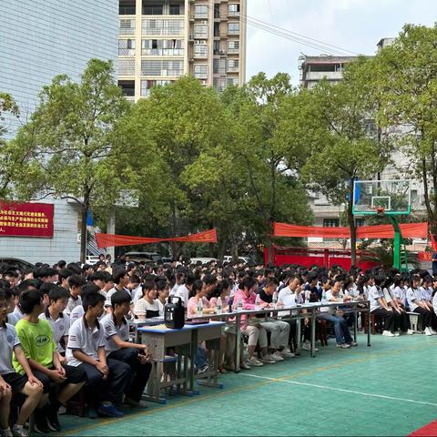 喜迎双节，礼赞祖国——洞口县工贸职业技术学校举行“迎中秋、庆国庆”合唱比赛