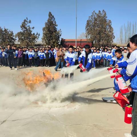 凉州区和平镇九年制学校开展消防安全演练活动