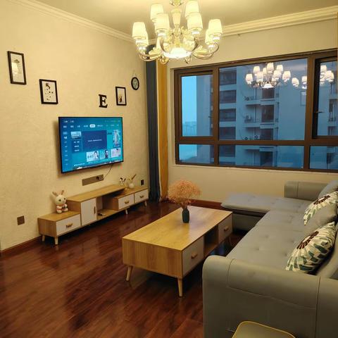 ⭐临江邸26楼，正3室2厅1卫，证62㎡实际108㎡，客厅卧室都看江，送全屋品牌家具家电。56.8万老证不包。V69341