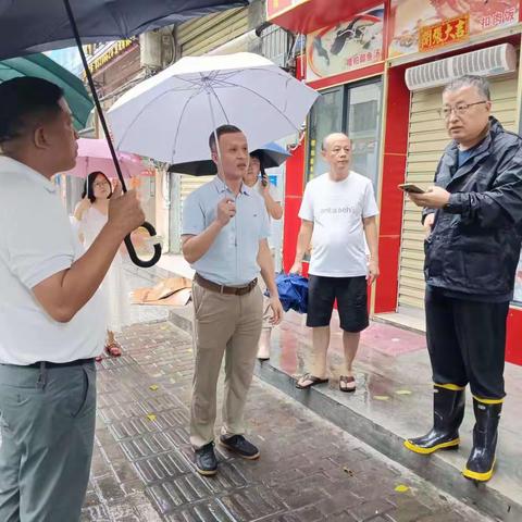 强降雨天气领导带队督导自建房和工地做好防汛工作