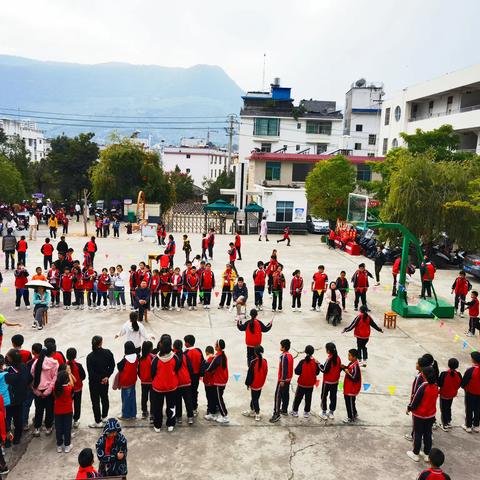 活力溢校园，运动展风采——华坪县中心镇中心校第八届冬季田径运动会