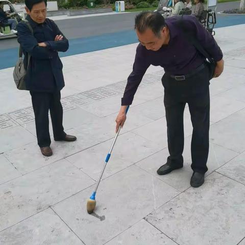 大六班九位美女亮仔畅游省城剪集！这里深深感谢合肥同学们，二年同学情一生兄弟姐妹恩，让我们一起倍加珍惜这份情，笑对余生，让我们每天快快乐乐，该吃你就吃该玩你就玩吧，但愿再相聚，队伍更状大。