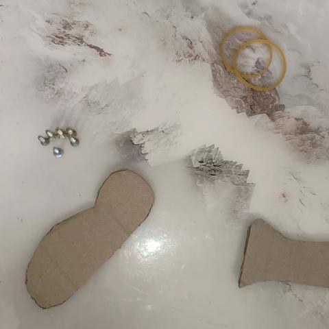 144班白志清生物实践作业一肌肉牵动骨制作运动模型