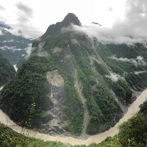 门仲村背夫（背负希望穿越峡谷）写于2025年3月11日