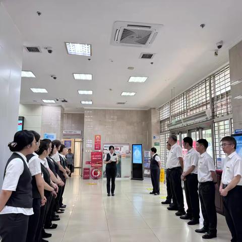 六里桥支行多举措开展“守住钱袋子，护好幸福家”防范非法集资宣传月活动