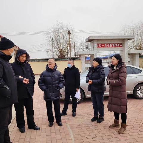 迎安全检查，筑安全防线——汤家河镇小黑坨小学迎开学安全检查