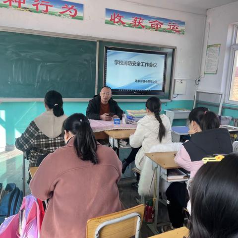 消防演练 安全“童”行——小黑坨小学消防演练