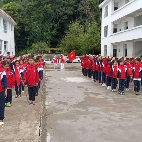 “学习二十大，争做好队员”建队庆祝活动