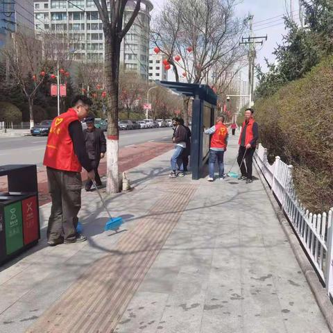 4月12日，青海省药品审评核查中心在金桥路开展环境卫生整治和“包街”活动。