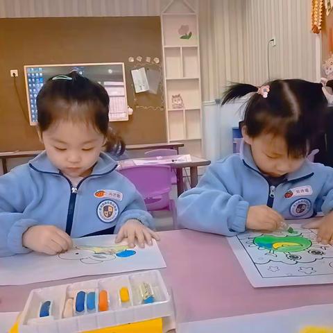 西咸秦汉阳光幼儿园小三班第一周精彩瞬间