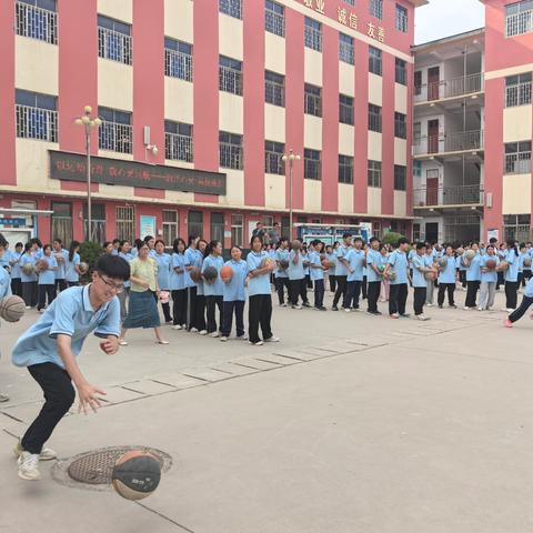 润泽心灵 共促成长 	——巩义市第二初级中学心理健康教育宣传月活动纪实