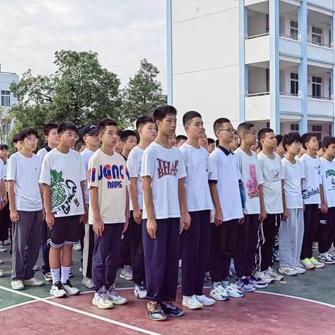 且抒凌云志，不负少年时——七里坪街道办事处初级中学805学生行为习惯养成教育