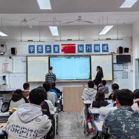 2025级2班第三期时政评论汇报
