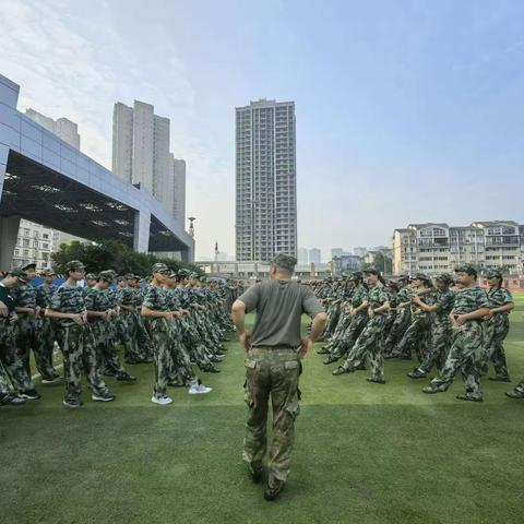 累死沙场君莫笑，古来军训几人回