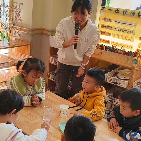 家长进课堂“科学实验《沉浮的鸡蛋》”一溆浦县幼儿园一园中二班