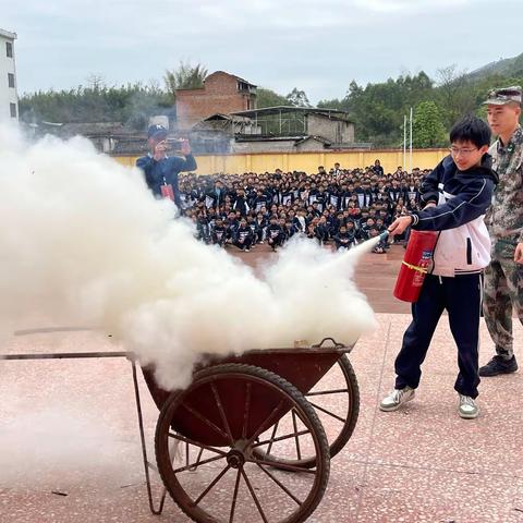 消防警钟长鸣，安全铭记于心 --宾阳县宾州镇第三初级中学消防安全应急逃生演练