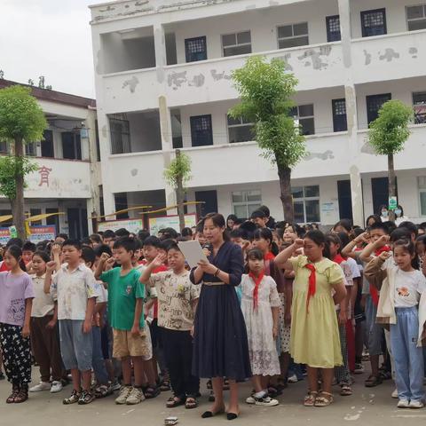 五星红旗，我为你自豪——赵德营镇中心小学新学期首次升旗仪式