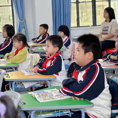 真诚·沟通·理解·共勉 ——记我校小学部三、四年级学生家长会