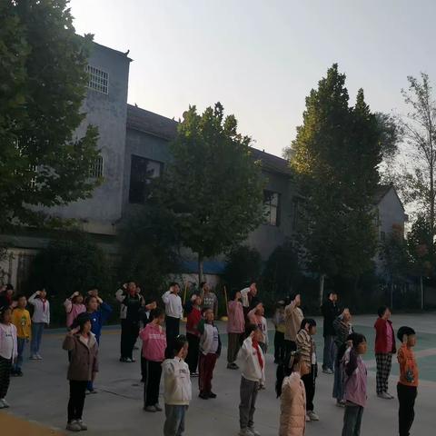 李原乡郑寨小学11月13日升旗仪式