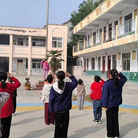 李原乡郑寨小学10月28日升旗仪式