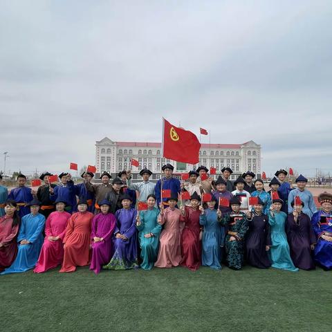 《我和团旗合个影》主题团日活动