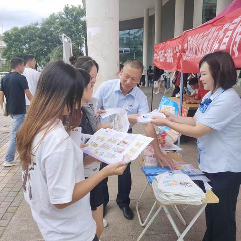 爱护人民币，提高防伪反假能力——建行顶效支行走进校园开展反假货币知识宣讲