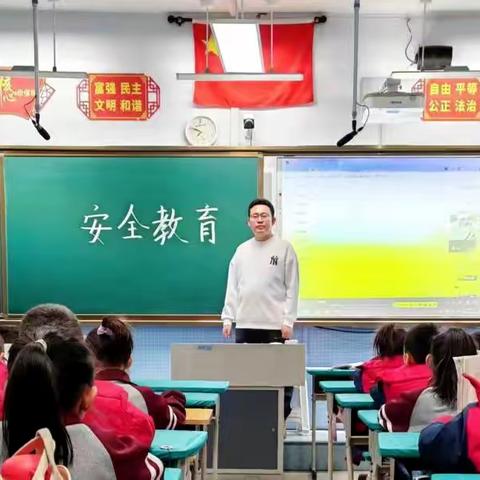 薛六小一（3）班组织开展安全教育主题活动