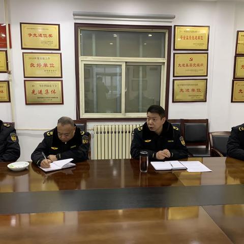 雁塔区交通运输局对重污染天气红色预警期间违规汽修企业进行约谈