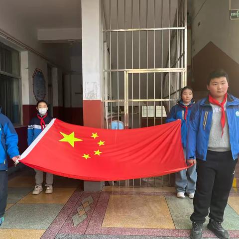交通安全伴我成长——洛阳市子美学校小营分校升旗仪式