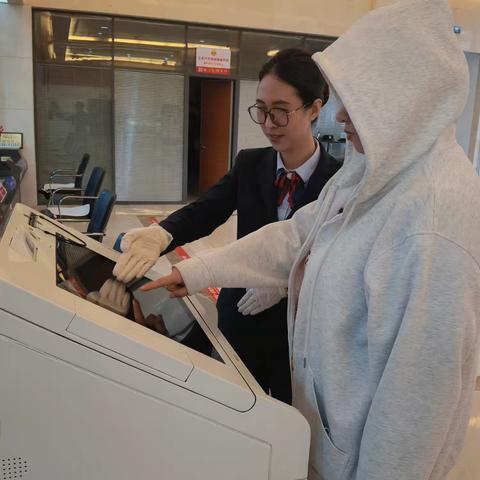 葫芦岛银行龙湾支行 ﻿开展适老化服务演练