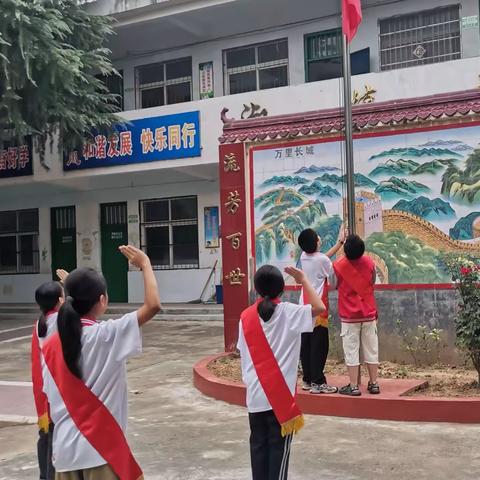 “国旗下成长，阳光中启航”——石佛寺镇苏寨小学开学升国旗活动纪实