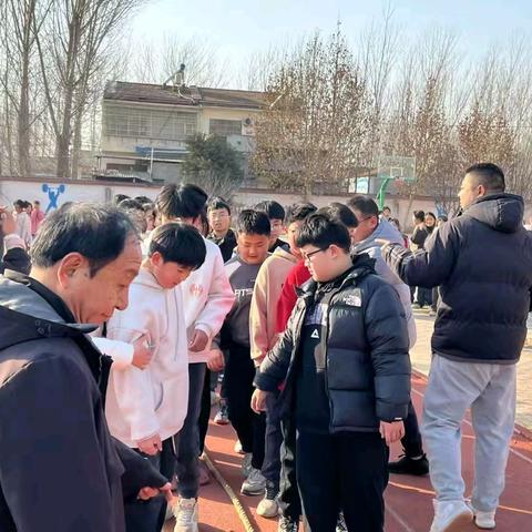 “一股绳一条心，拔河比赛聚人心”黑虎庙镇中心小学迎元旦拔河比赛
