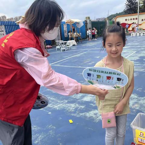 莲美社区开展垃圾分类宣传活动 助力绿色生活新风尚