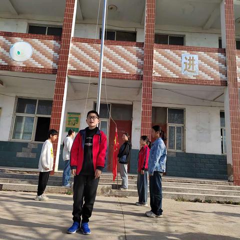 养成良好卫生习惯   共创美好校园环境——罗王镇罗王小学举行“世界卫生日”主题教育升旗仪式。