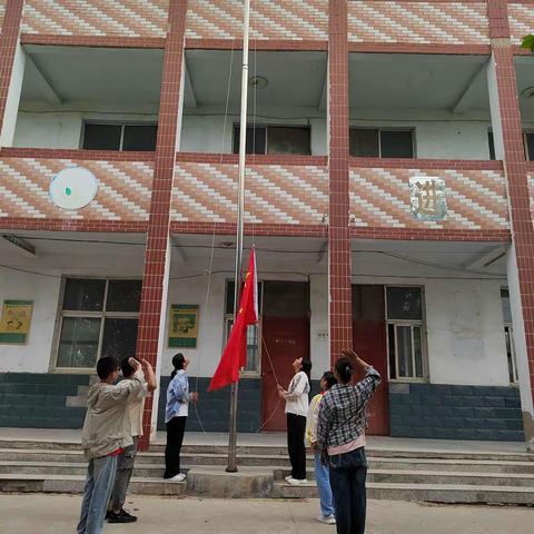 文明修身，礼仪修心———-祥符区罗王镇罗王小学升旗仪式