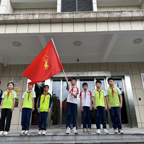 天涯区过岭小学组织学生到三亚市城郊检察院参观青少年教育培训基地