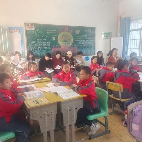 “学习中心课堂” 跨校互听互评教研活动 （尹家湾小学校区）