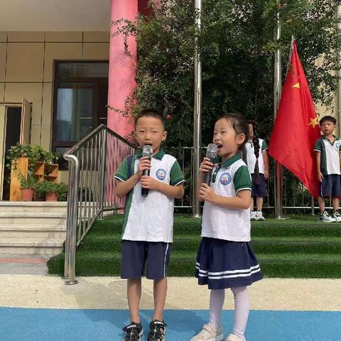 “🇨🇳国旗下成长，阳光中启航☀”                             ———花园路幼儿园升旗仪式