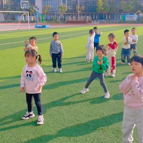 启明小学附属幼儿园中二班第六周幼儿园精彩时刻